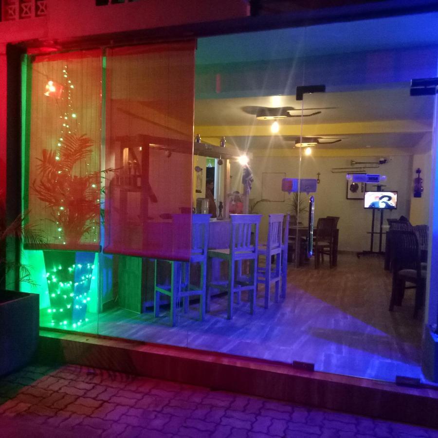 This Is It Airport Hotel And Restaurant Negombo Buitenkant foto